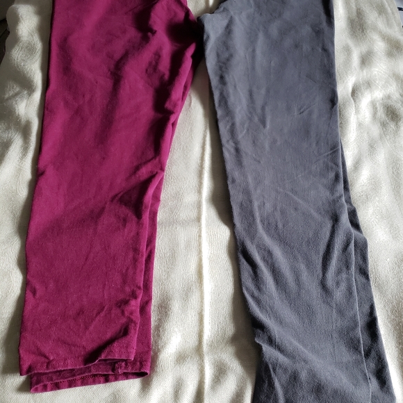 2 Pairs of Leggings - Picture 4 of 4